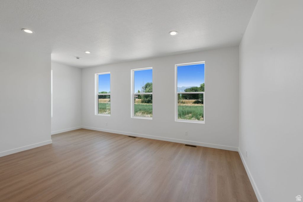 Image 11 of property listing at 1566 N 1875 W #243, Layton, UT 84041