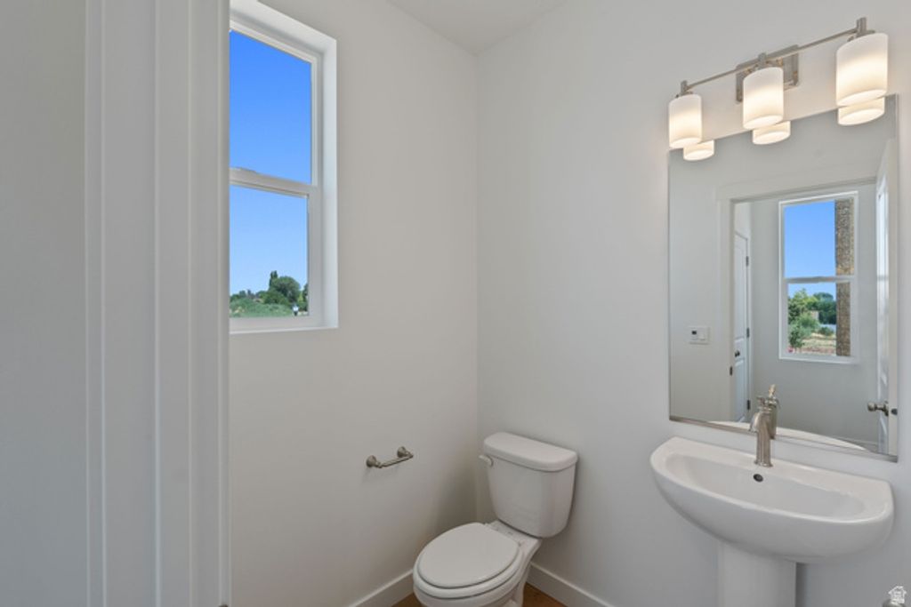 Image 10 of property listing at 1566 N 1875 W #243, Layton, UT 84041