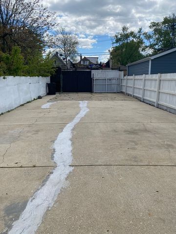 2053 W 70th Street, Chicago, IL 60636