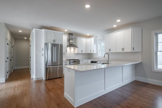 1 Hikers Lane, Nashua, NH 03062