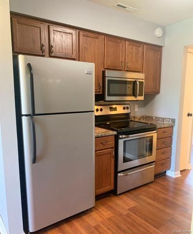 311 W Highland Road 5, Howell, MI 48843