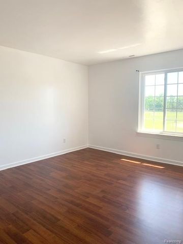 311 W Highland Road 5, Howell, MI 48843
