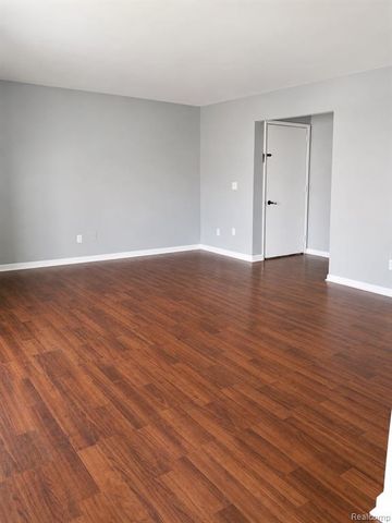 311 W Highland Road 5, Howell, MI 48843