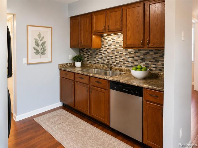 311 W Highland Road 5, Howell, MI 48843