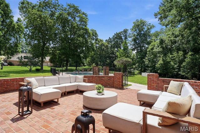 12 Rolling Rock Lane, Ladue, MO 63124