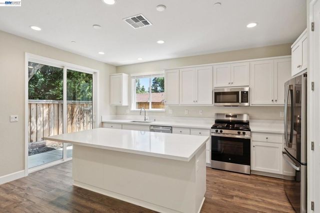 122 Creek View Cir, Fairfield, CA 94533