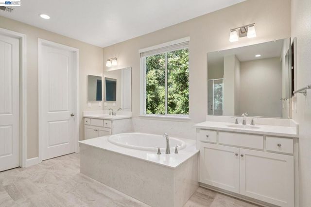 122 Creek View Cir, Fairfield, CA 94533