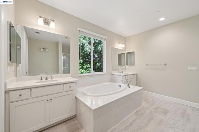 122 Creek View Cir, Fairfield, CA 94533