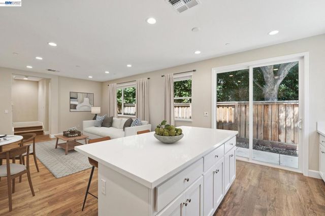 122 Creek View Cir, Fairfield, CA 94533