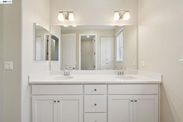 122 Creek View Cir, Fairfield, CA 94533