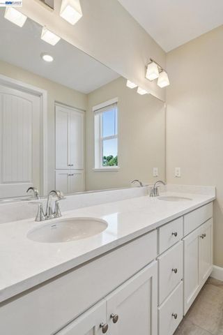 122 Creek View Cir, Fairfield, CA 94533