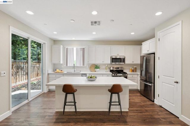 122 Creek View Cir, Fairfield, CA 94533