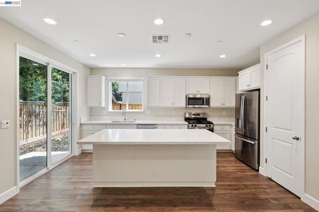 122 Creek View Cir, Fairfield, CA 94533