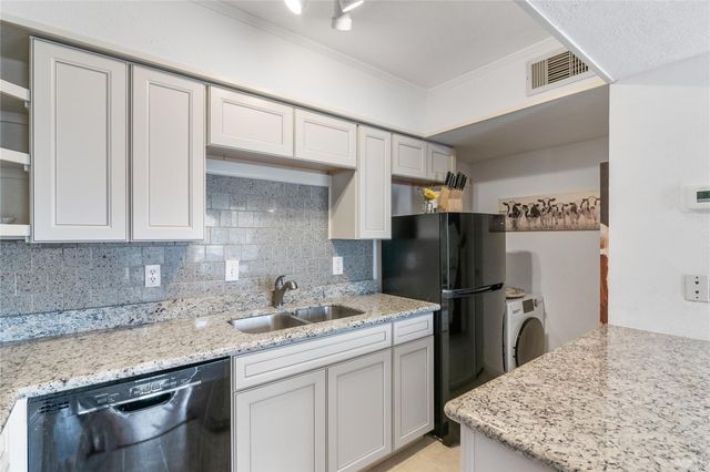 13151 Walden Road 161, Montgomery, TX 77356