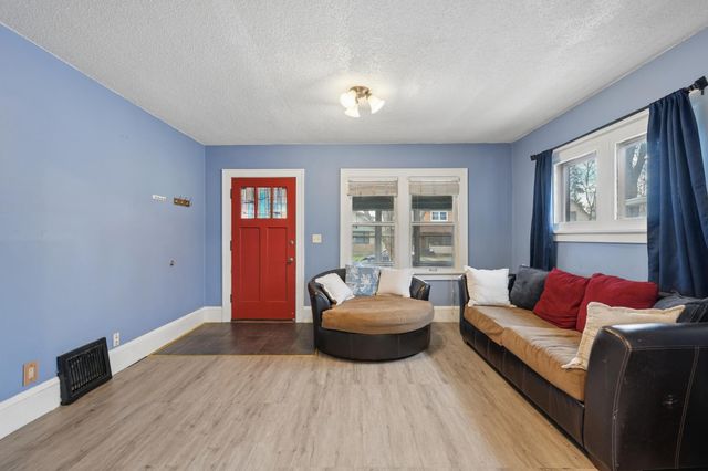 228 8th Avenue S, South Saint Paul, MN 55075