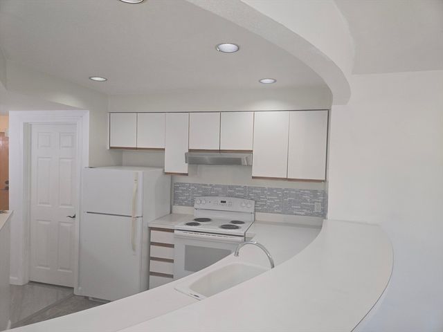 165 Cottage St 706, Chelsea, MA 02150