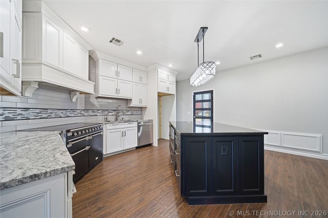 1202 Fairway Street, Claremore, OK 74019