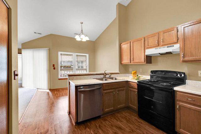 3581 W Old Oaks DRIVE, Greenfield, WI 53221