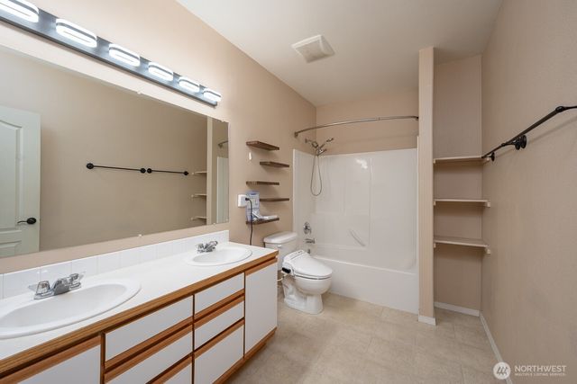 725 Penrose Street, Moses Lake, WA 98837