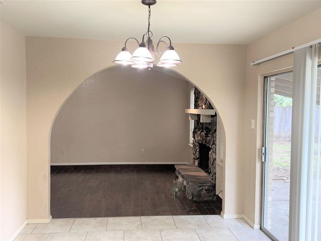 2310 Dartmouth Drive, Arlington, TX 76015