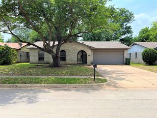 2310 Dartmouth Drive, Arlington, TX 76015