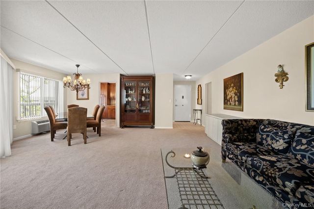 300 High Point Drive 512, Hartsdale, NY 10530