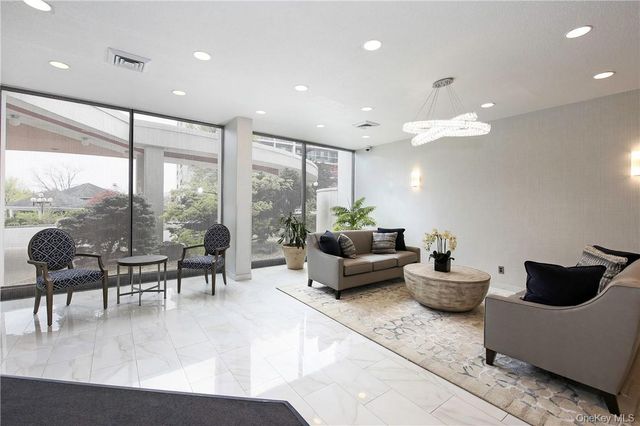 300 High Point Drive 512, Hartsdale, NY 10530