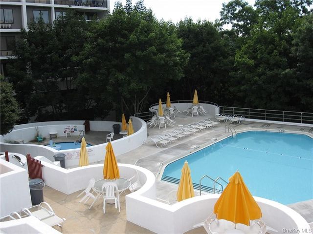 300 High Point Drive 512, Hartsdale, NY 10530