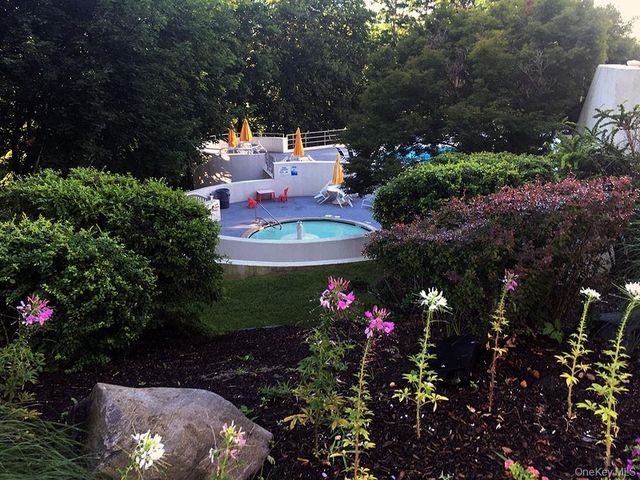 300 High Point Drive 512, Hartsdale, NY 10530
