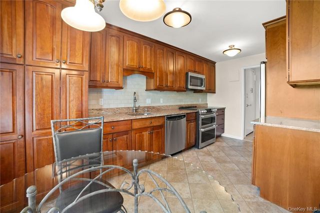 300 High Point Drive 512, Hartsdale, NY 10530