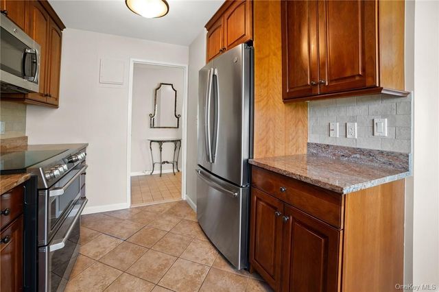 300 High Point Drive 512, Hartsdale, NY 10530
