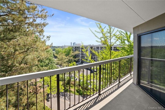 300 High Point Drive 512, Hartsdale, NY 10530