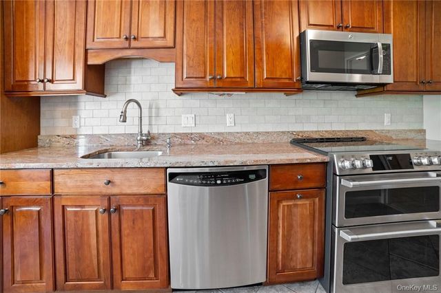 300 High Point Drive 512, Hartsdale, NY 10530