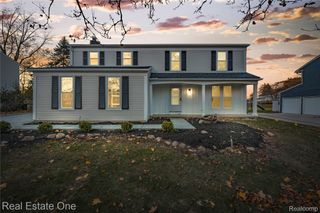 5426 N Piccadilly, West Bloomfield Charter Township, MI 48322