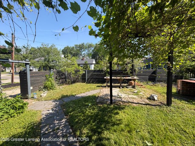 950 Westlawn Avenue, East Lansing, MI 48823