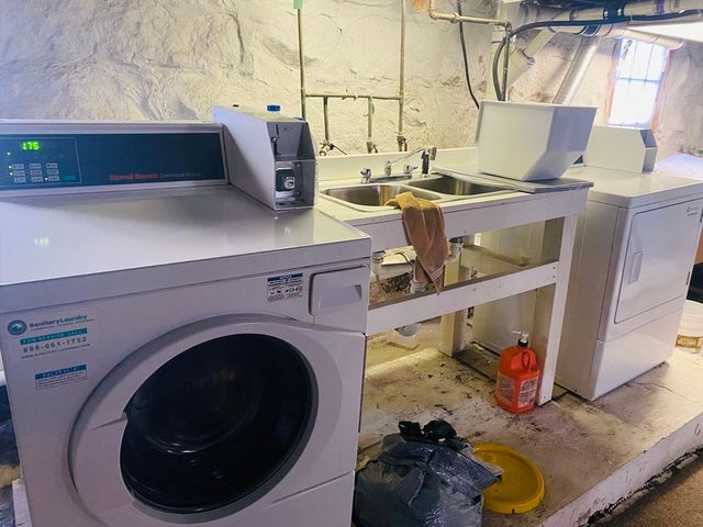 12 Sears St, New Bedford, MA 02740