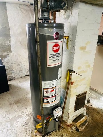 12 Sears St, New Bedford, MA 02740