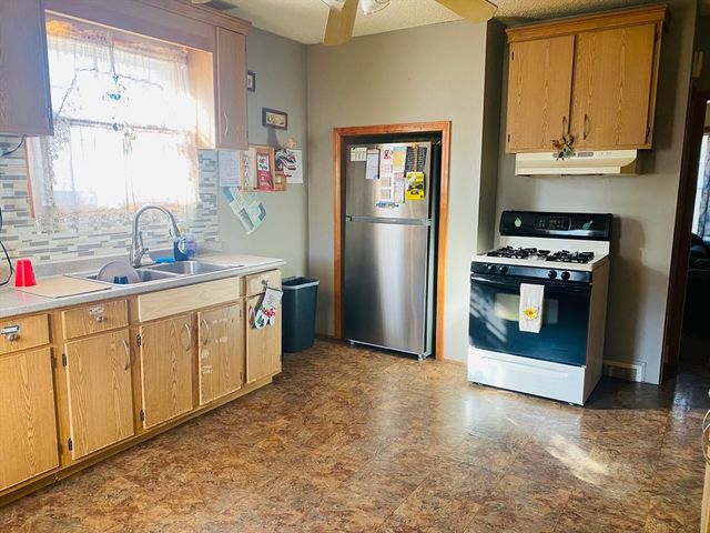 12 Sears St, New Bedford, MA 02740