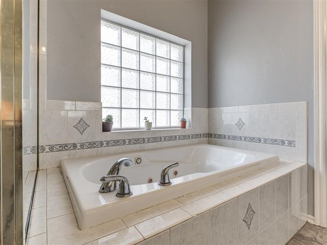 456 Murray Drive, Choctaw, OK 73020