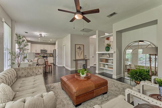 23 Wintergrass Place, The Woodlands, TX 77382
