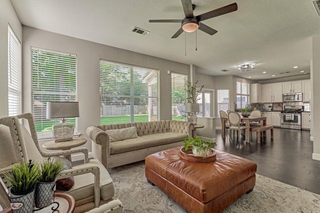 23 Wintergrass Place, The Woodlands, TX 77382