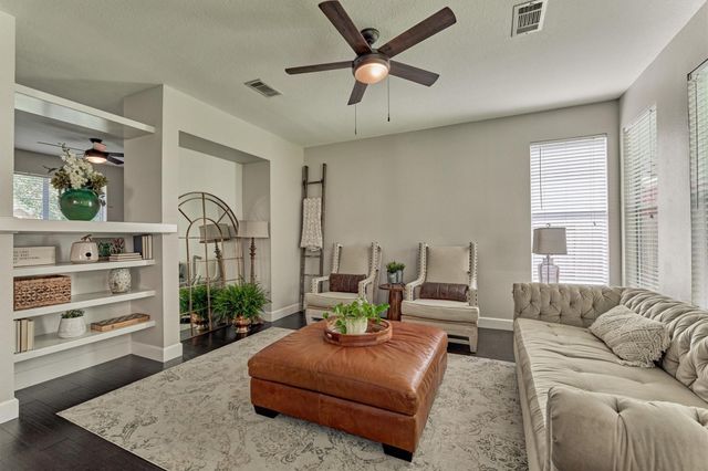 23 Wintergrass Place, The Woodlands, TX 77382