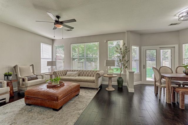 23 Wintergrass Place, The Woodlands, TX 77382