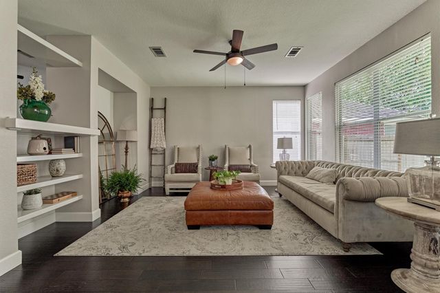 23 Wintergrass Place, The Woodlands, TX 77382