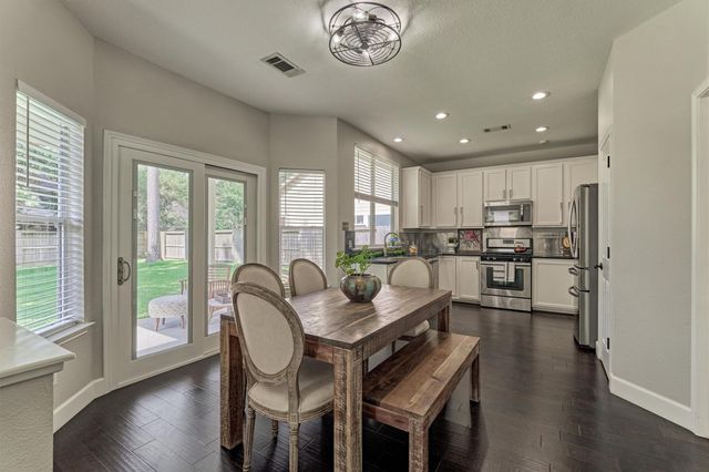 23 Wintergrass Place, The Woodlands, TX 77382