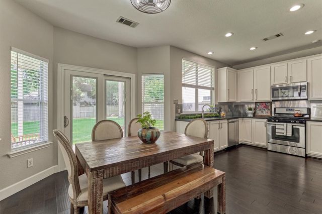 23 Wintergrass Place, The Woodlands, TX 77382