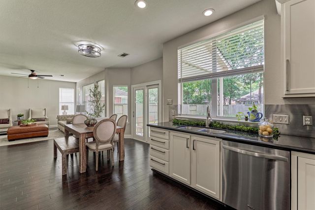 23 Wintergrass Place, The Woodlands, TX 77382