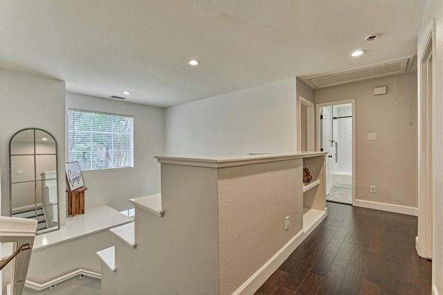 23 Wintergrass Place, The Woodlands, TX 77382