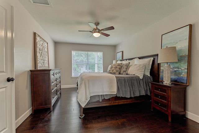 23 Wintergrass Place, The Woodlands, TX 77382