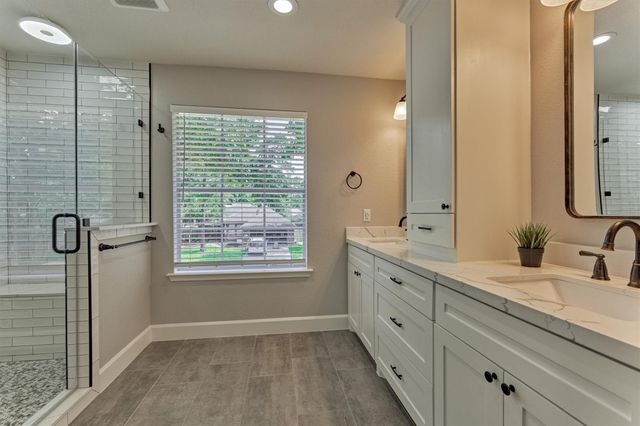 23 Wintergrass Place, The Woodlands, TX 77382